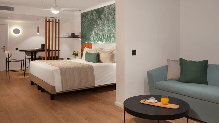 Junior Suite Family Room